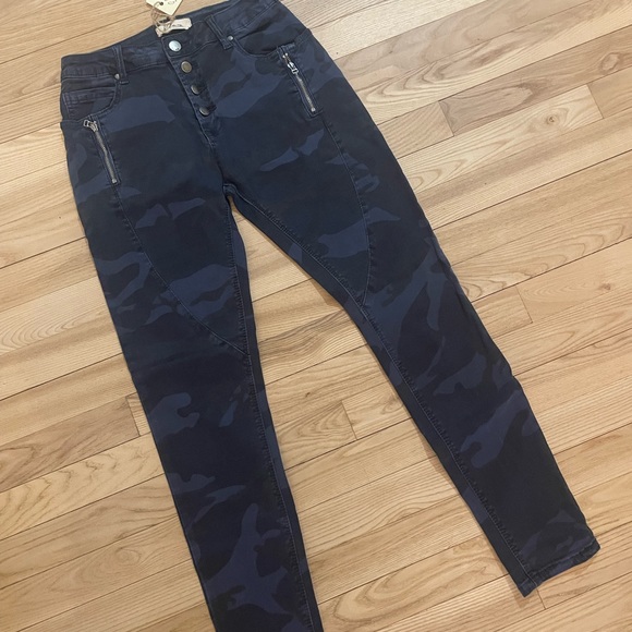 Elane Blue Camo Skinny Jeans Jayme Fly Button Womens Size Small - Picture 10 of 12